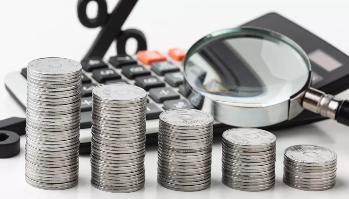 Estimările economiștilor devin mai puțin optimiste. Leul ar putea continua să se deprecieze în următoarele 12 luni