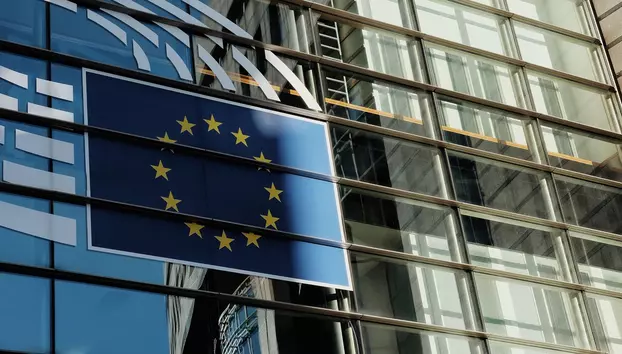Uniunea Europeană propune încetinirea reducerii emisiilor pentru companii. Unele industrii ar putea primi certificate gratuite până în 2038