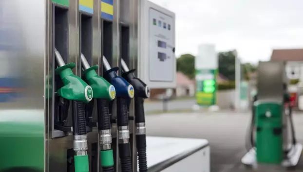 Carburanții, factori de influență direct asupra bugetului de stat. Taxele si accizele sunt aproape 70% din prețul final