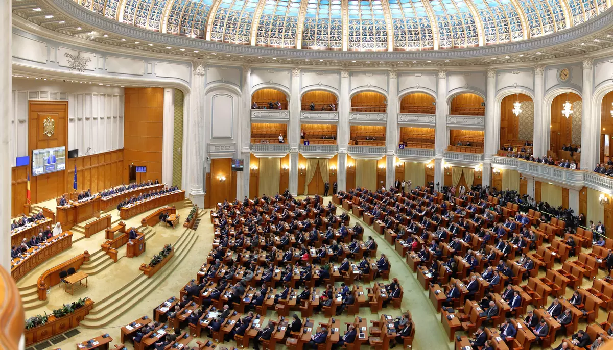 Parlamentul a adoptat legea decarbonizării. Închiderea centralelor pe cărbune va depinde de punerea în funcțiune a unor surse alternative