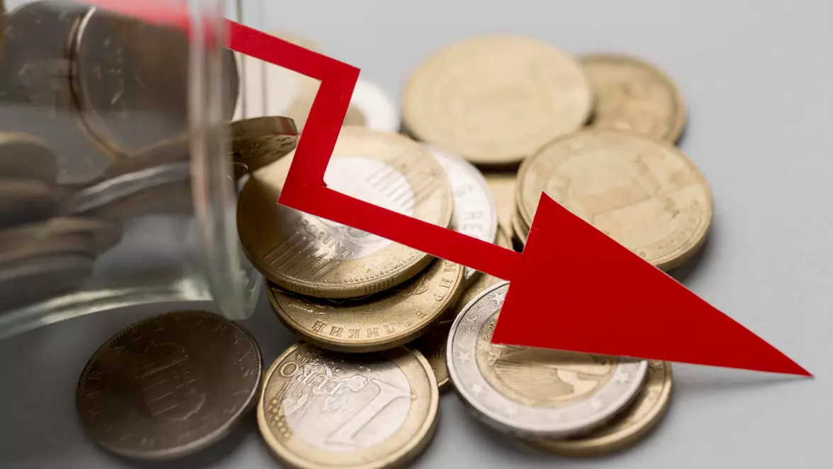 Sindicatele cer un salariu minim brut de 5.000 de lei din 2027. BNS avertizează că majorările actuale nu acoperă pierderile provocate de inflație