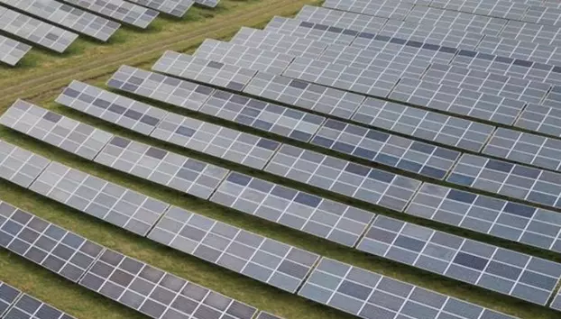 Trece OMV Petrom de la baril la baterie? Investiția de 300 de milioane de euro în fotovoltaice arată noua miză a energiei