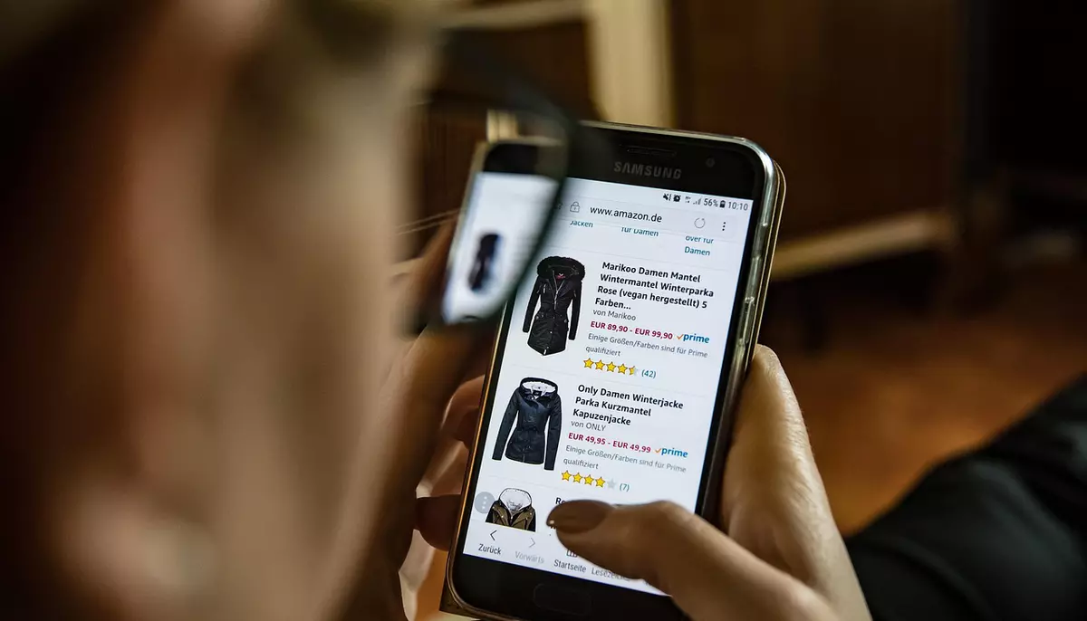 Comenzile de pe Shein, Temu și AliExpress, mai scumpe din vară. Taxă de 3 euro pentru coletele din Asia, de la 1 iulie