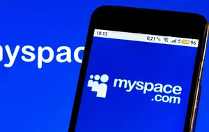 MySpace încearcă să revină după 20 de ani de moarte clinică. Noutatea: social media în care nu decide algoritmul ce vezi