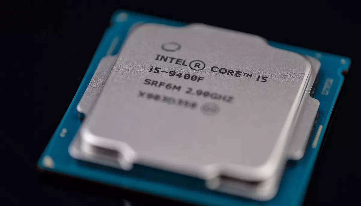 Intel vrea să atragă 20 de miliarde de dolari de la investitori. Cererea pentru infrastructura AI continuă să crească