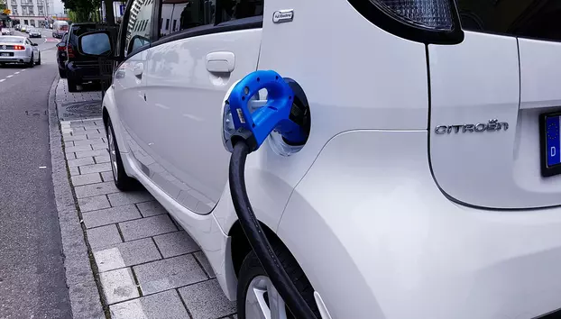 Interes uriaș pentru Programul Rabla Auto 2026. Fondurile destinate mașinilor electrice s-au epuizat în 10 zile de la lansare