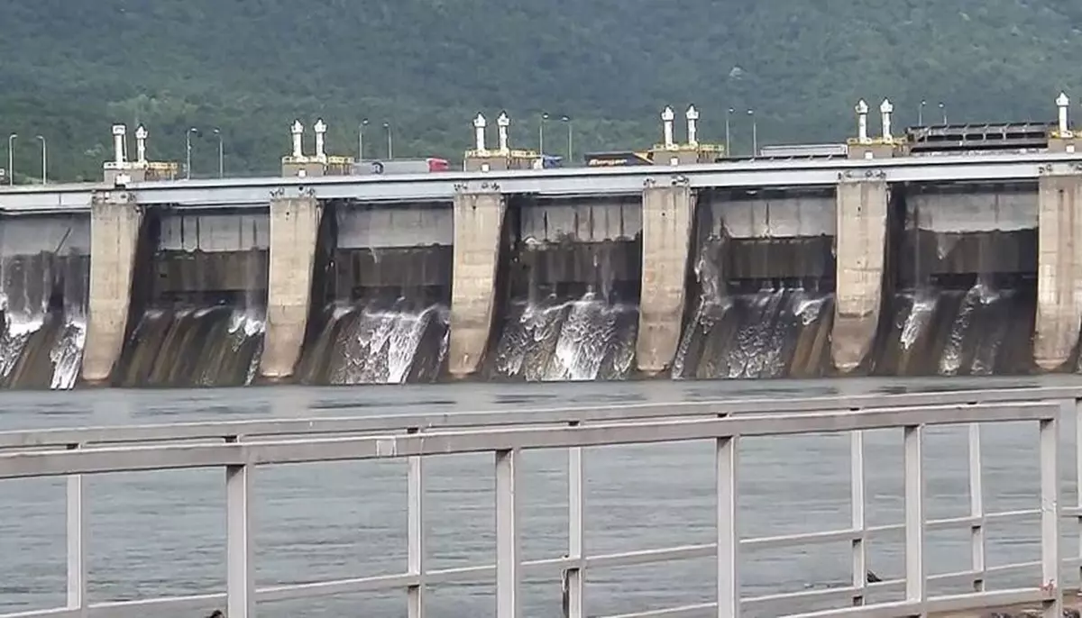 Hidroelectrica extinde proiectul „Nufărul”. Parcuri fotovoltaice flotante de 90 MW pe Oltul Inferior, cu stocare de 800 MWh