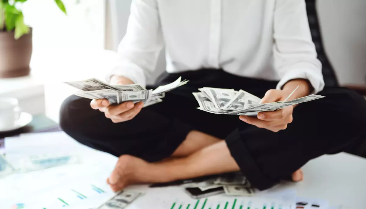 Veniturile românilor au crescut în 2025, dar cheltuielile au avansat și ele puternic. O gospodărie a cheltuit peste 85% din venituri, conform statisticilor