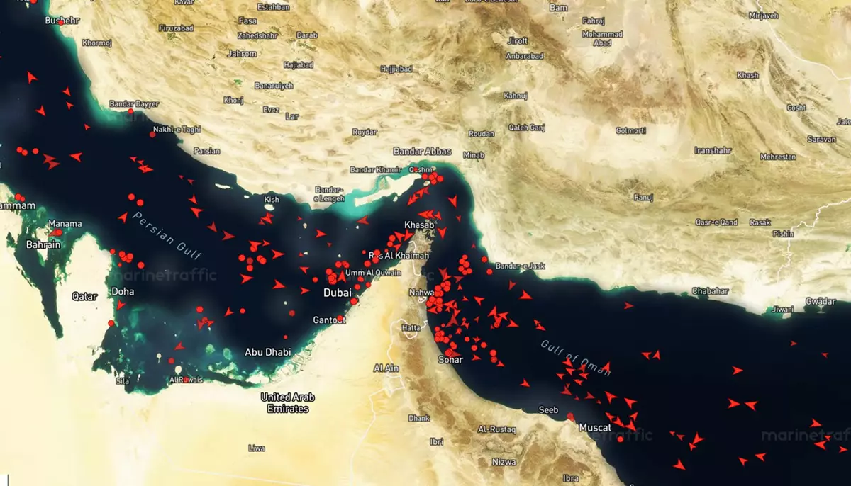 Arabia Saudită a trimis 34 milioane de barili prin Strâmtoarea Ormuz. Piața petrolului trece de la panică la ofertă