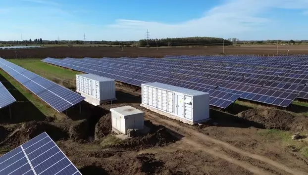 Simtel Team finalizează un nou proiect de stocare a energiei în baterii. Sistemul are o putere instalată de 100 MW