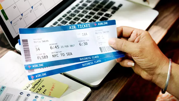UE analizează noi taxe pe biletele de avion și produsele cu zahăr pentru a aduce mai mulți bani la buget