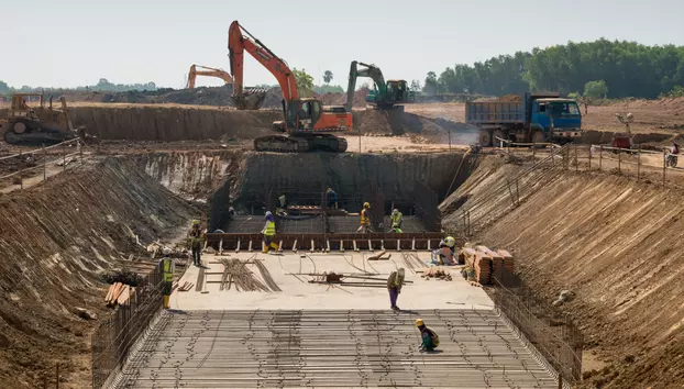Piața construcțiilor a crescut cu aproape 12% în primele patru luni din 2026. Specialiștii avertizează asupra costurilor ascunse din ofertele pentru case