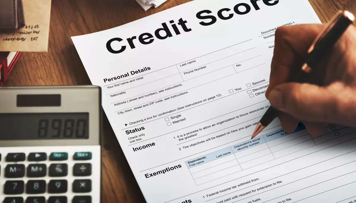 Ce este scorul de credit și cum îl îmbunătățești. Greșelile care îl pot distruge rapid, deși îți poate influența viitorul