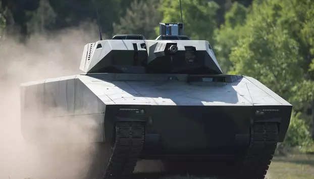 România semnează contracte SAFE de aproape 5,7 miliarde de euro. Armata cumpără blindate, sisteme anti-dronă, nave și muniție