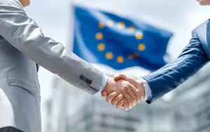 UE susține acorduri comerciale pe sectoare între țările dispuse să coopereze. Principiul de bază al OMC ar putea fi regândit