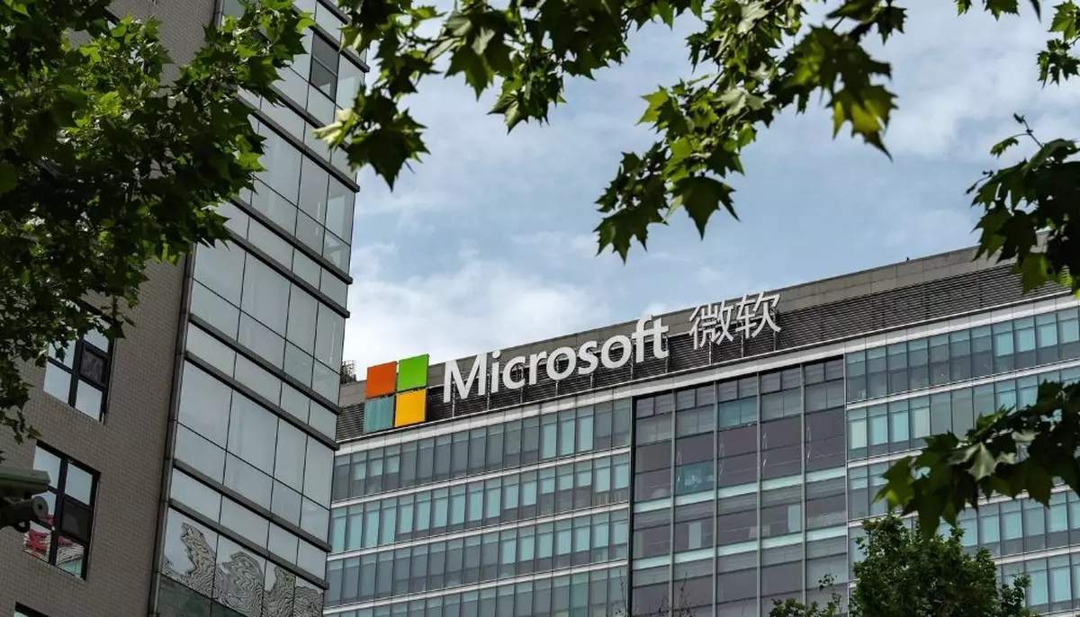 Microsoft se retrage din China, dar nu pleacă. Boomul AI îi lasă o afacere profitabilă