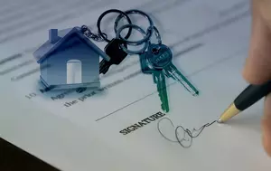 Tinerii ar putea cumpăra locuințe cu un avans de 5%. Ce impact ar avea măsura asupra cumpărătorilor și băncilor
