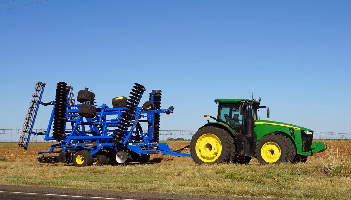 România are un tractor la 58 de hectare, în timp ce în Franța este unul la 26 de hectare. De ce agricultura modernă are absolută nevoie de mecanizare