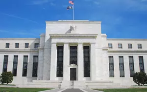 Fed ar putea tăia dobânzile abia în decembrie 2026. Petrolul scump schimbă calculele bancherilor