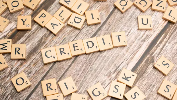 Creditele neperformante ale firmelor au urcat la 5,6%. Economia reală începe să arate mai rău decât bilanțurile băncilor