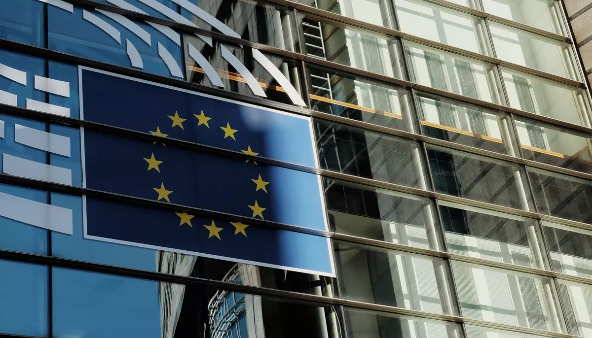 Uniunea Europeană propune încetinirea reducerii emisiilor pentru companii. Unele industrii ar putea primi certificate gratuite până în 2038