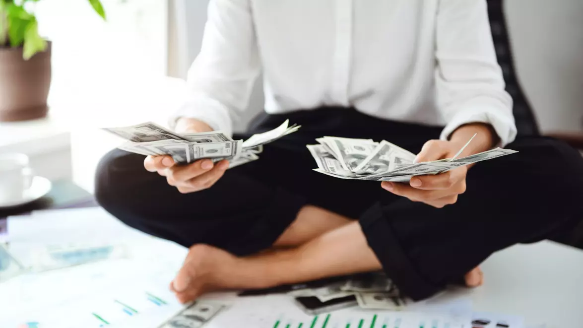 Veniturile românilor au crescut în 2025, dar cheltuielile au avansat și ele puternic. O gospodărie a cheltuit peste 85% din venituri, conform statisticilor