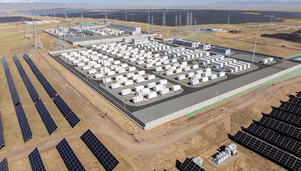 China controlează 90% din piața globală a bateriilor pentru stocarea energiei. Dependența Statelor Unite de furnizorii asiatici provoacă îngrijorări la Washington