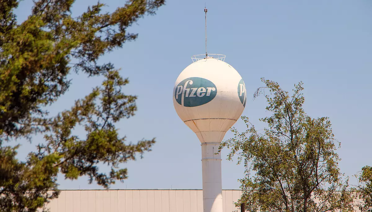 Pfizer depășește estimările în trimestrul al doilea. Gigantul farmaceutic pregătește reduceri de costuri de încă 2,5 miliarde de dolari