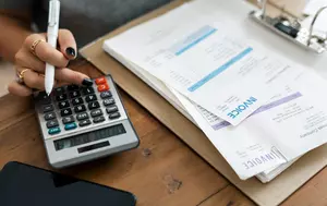 De ce cresc taxele. Deficitul, datoria și costurile statului împing nota de plată spre contribuabili