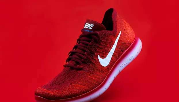 Nike pierde supremația pe piața pantofilor sport din China. Vânzările au scăzut cu 30%, iar mărcile locale câștigă teren
