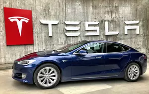Înmatriculările de mașini electrice au crescut cu 93% în România. Tesla și BYD au dominat topul din martie