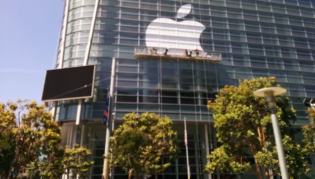 Apple dă în judecată OpenAI. Compania reclamă folosirea unor date interne pentru produse AI