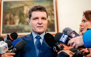 N-a fost ușor, a pus procuror(i). Cum s-au isterizat peste noapte fanii lui Nicușor Dan