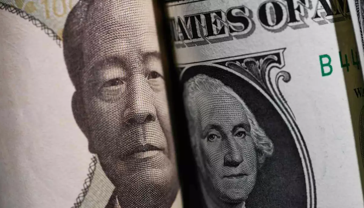 Yenul crește puternic după intervenția Japoniei pe piața valutară. Dolarul rămâne sub presiune după declinul de 1,5%