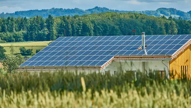 România are prea mult curent când nu trebuie. Dezvoltarea segmentului de prosumatori are nevoie de baterii mari, reguli stricte și consum inteligent