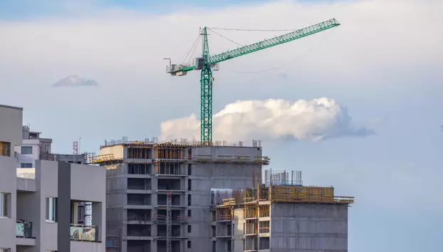 Piața construcțiilor crește în 2026, dar depinde încă de bani publici și fonduri europene. Saint-Gobain vede cinci riscuri majore