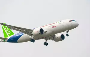 C919, avionul cu care China vrea să concureze Boeing și Airbus, intră pe prima rută internațională