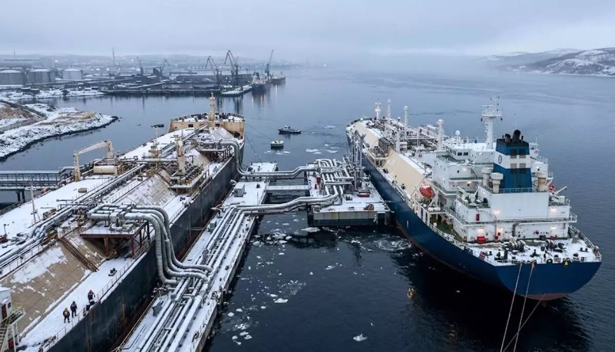 Rusia își extinde flota fantomă de metaniere pentru exporturile de gaze naturale lichefiate. UE va interzice importurile rusești din 2027