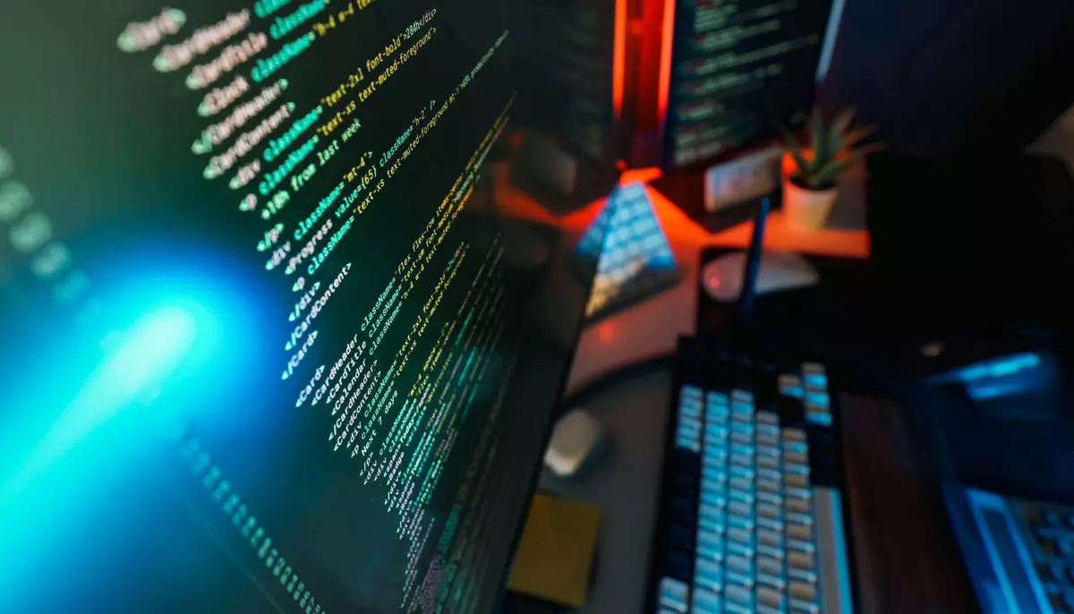 UE interzice conținutul generat cu AI în comunicările oficiale: diferențe majore față de strategia SUA