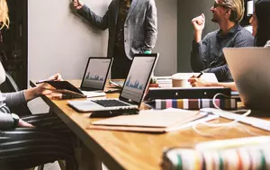 Noi categorii de firme pot accesa finanțare prin SME Eco-Tech. Programul nu mai este destinat doar IMM-urilor din producție