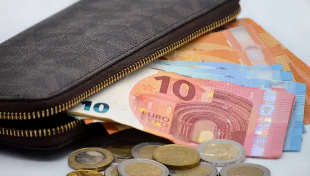 BCE se pregătește să majoreze ratele dobânzilor pentru prima dată în aproape trei ani. Creșterea ar putea ajunge la 2,25%