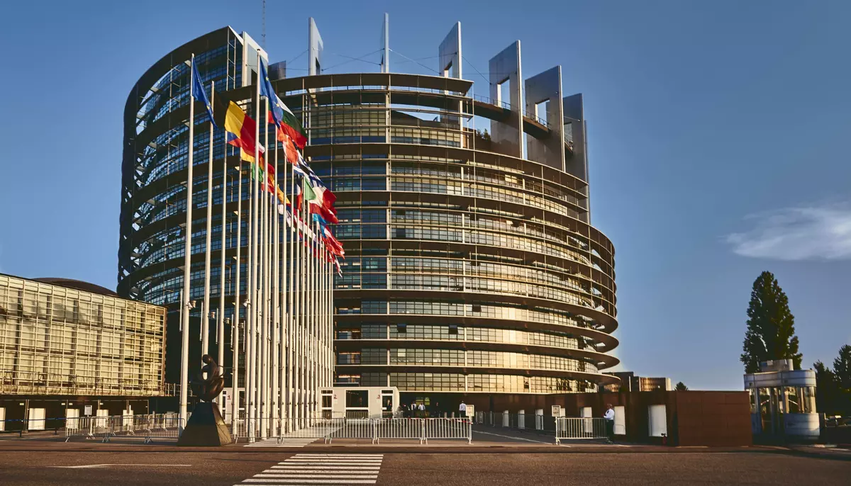 Parlamentul European cere reguli mai dure pentru giganții tehnologici și mai mult spațiu pentru companiile europene