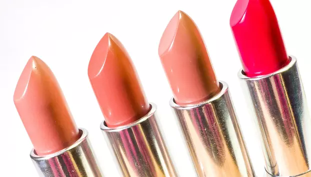Rujul ne poate spune cum stă economia. De ce este relevant „Lipstick Index” în perioadele de recesiune