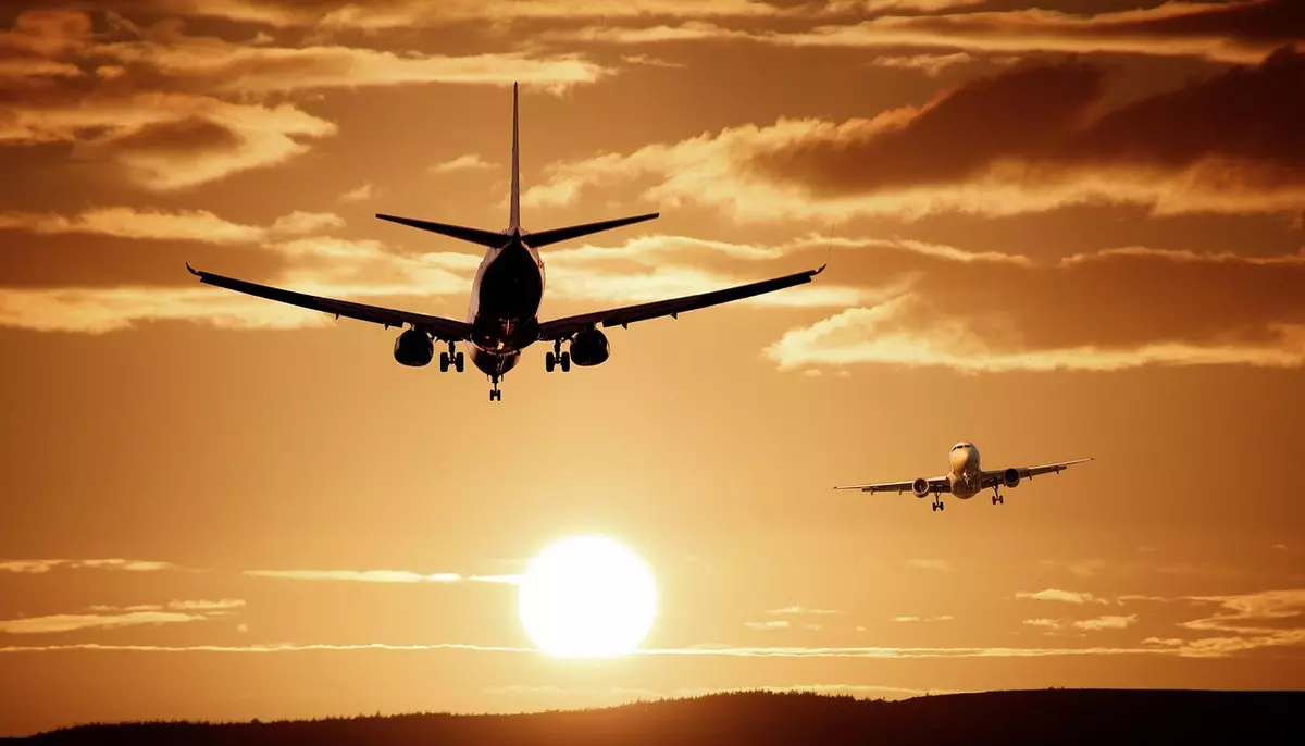 Traficul aerian crește cu 7,8%, dar rutele slabe dispar. De ce companiile taie zboruri într-o piață în urcare