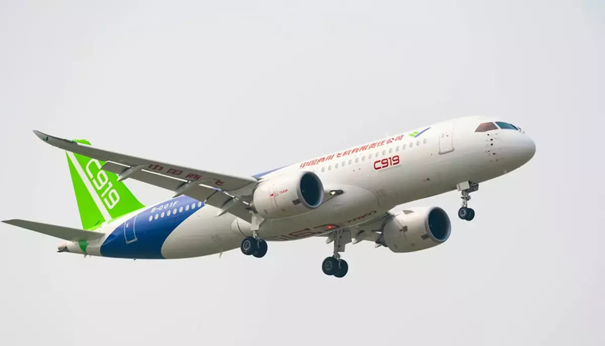 C919, avionul cu care China vrea să concureze Boeing și Airbus, intră pe prima rută internațională