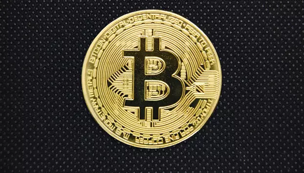 Bitcoin are un an dificil, cu o scădere de peste 50%. Traderii pariază pe continuarea declinului