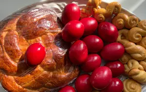 Paștele românilor din Spania. „Petrecem în familie, cu prietenii români sau cu comunitatea, la biserică”