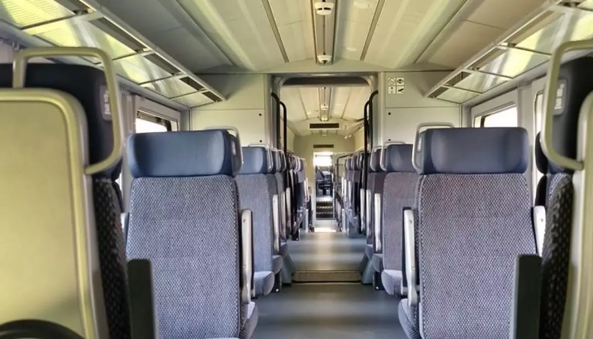 Primele 5 trenuri PESA intră în circulație. CFR Călători le trimite din București spre Brașov și Constanța