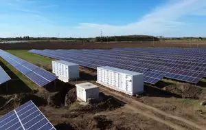 Simtel Team finalizează un nou proiect de stocare a energiei în baterii. Sistemul are o putere instalată de 100 MW