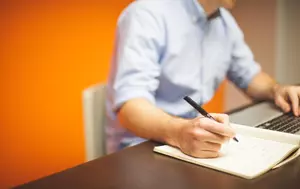 Peste 100.000 de firme noi sunt înregistrate în România anual, însă puține rezistă pe termen lung. Care sunt cauzele